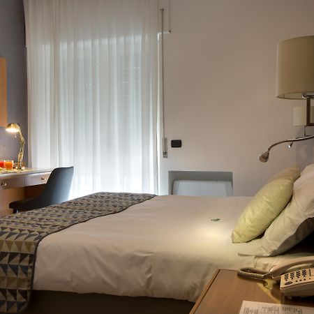 American Hotel ปอซซุออลี ภายนอก รูปภาพ