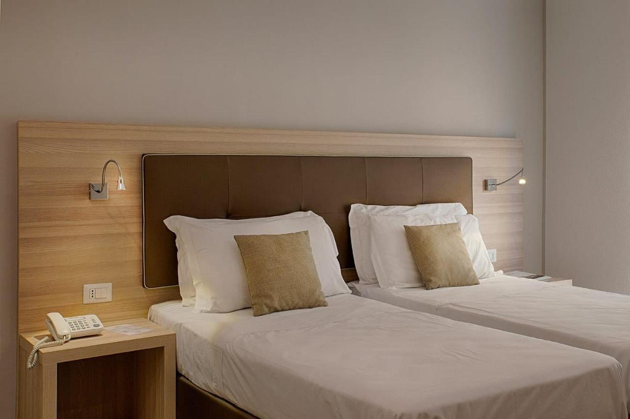 American Hotel ปอซซุออลี ภายนอก รูปภาพ
