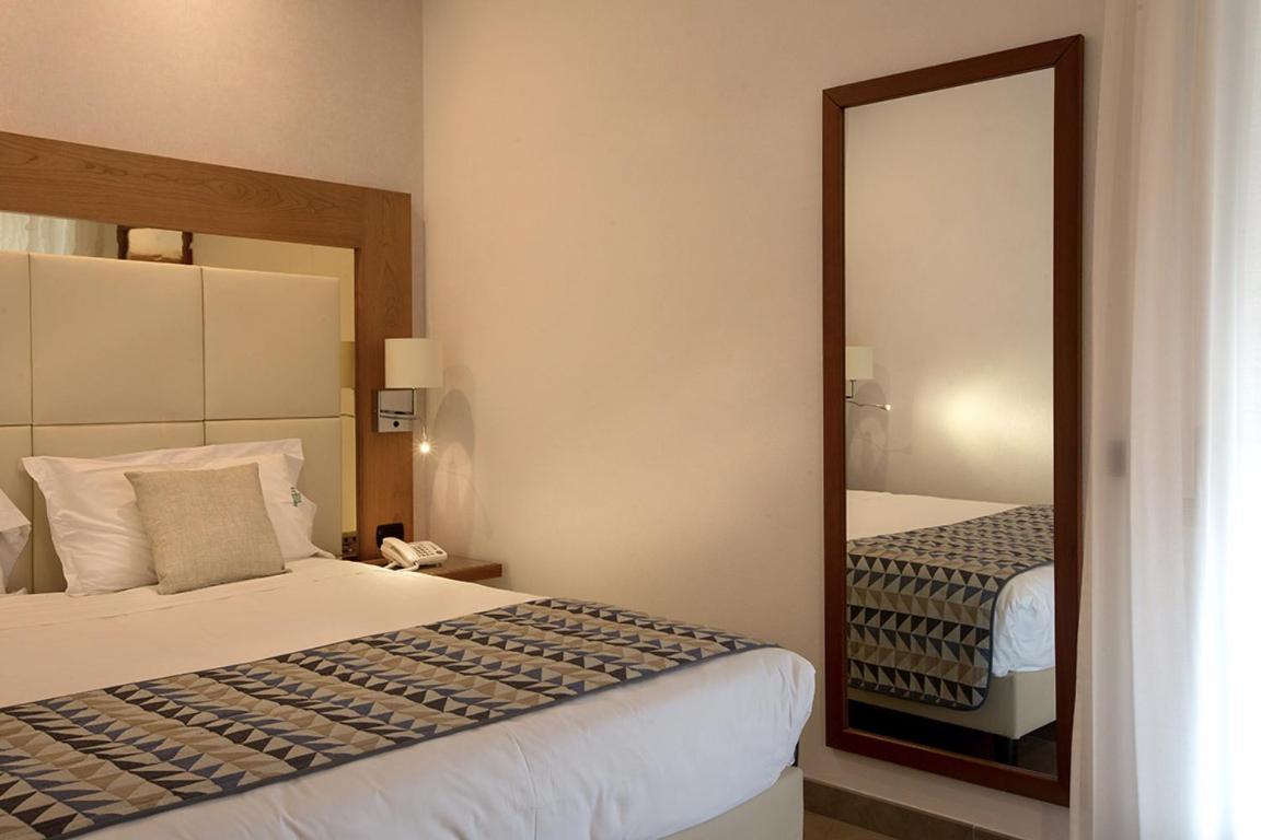 American Hotel ปอซซุออลี ภายนอก รูปภาพ