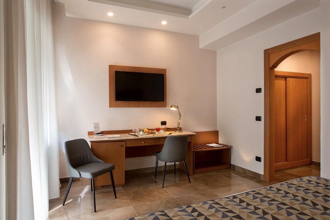 American Hotel ปอซซุออลี ภายนอก รูปภาพ