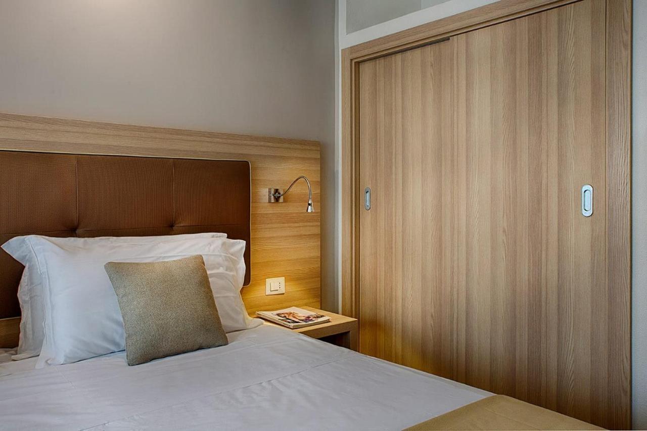 American Hotel ปอซซุออลี ภายนอก รูปภาพ