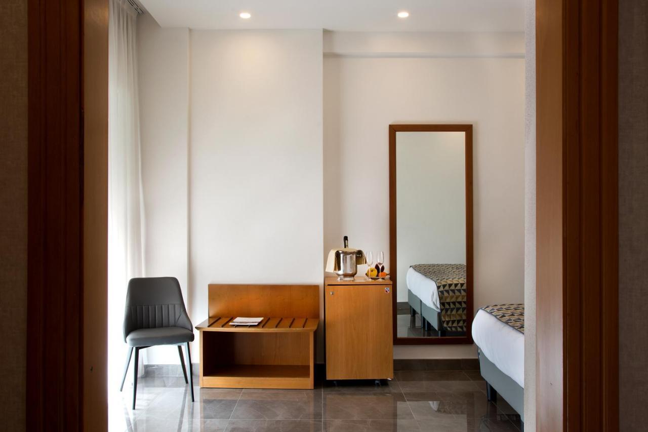 American Hotel ปอซซุออลี ภายนอก รูปภาพ