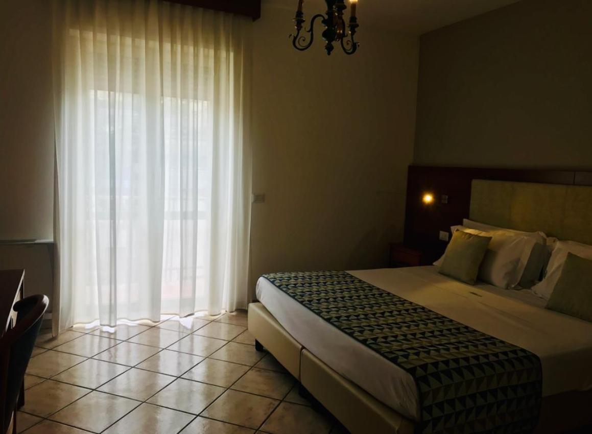 American Hotel ปอซซุออลี ภายนอก รูปภาพ