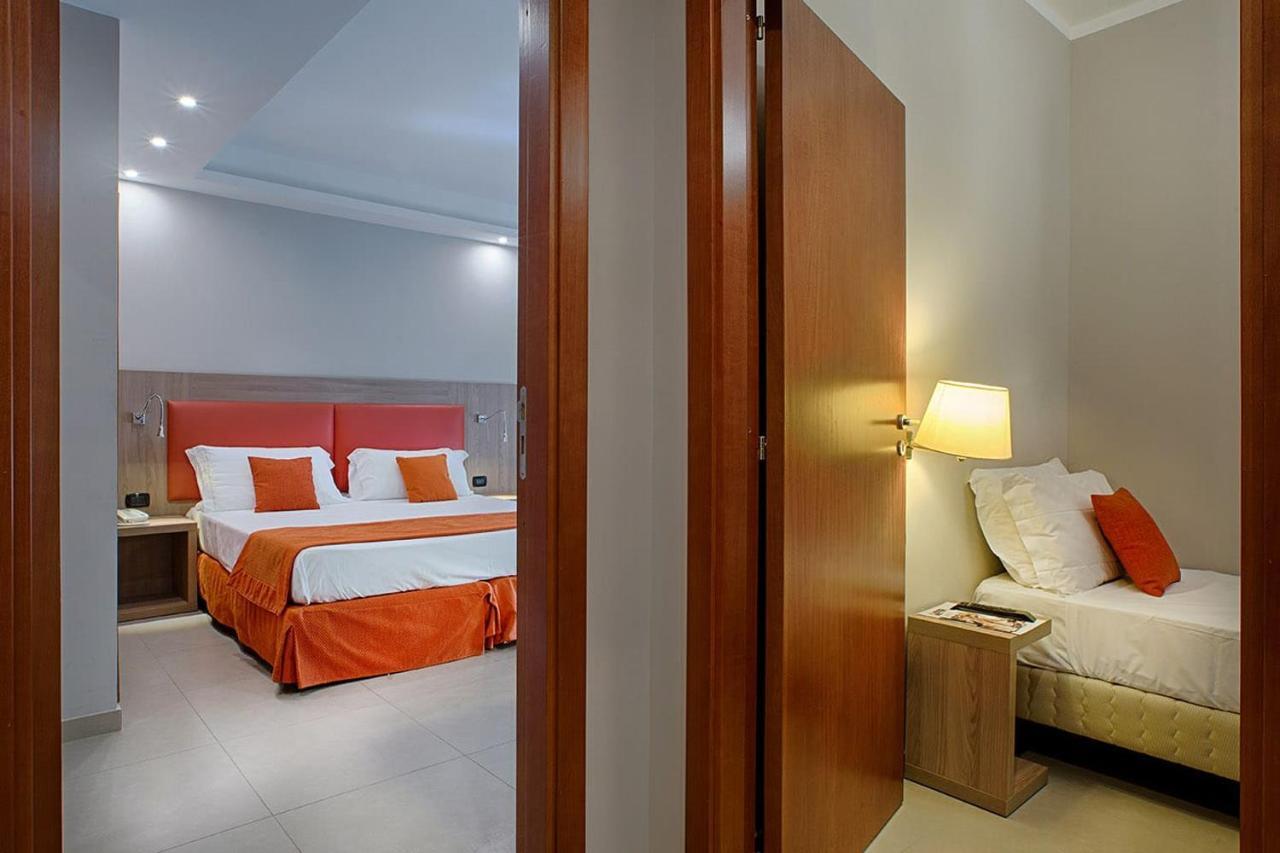 American Hotel ปอซซุออลี ภายนอก รูปภาพ