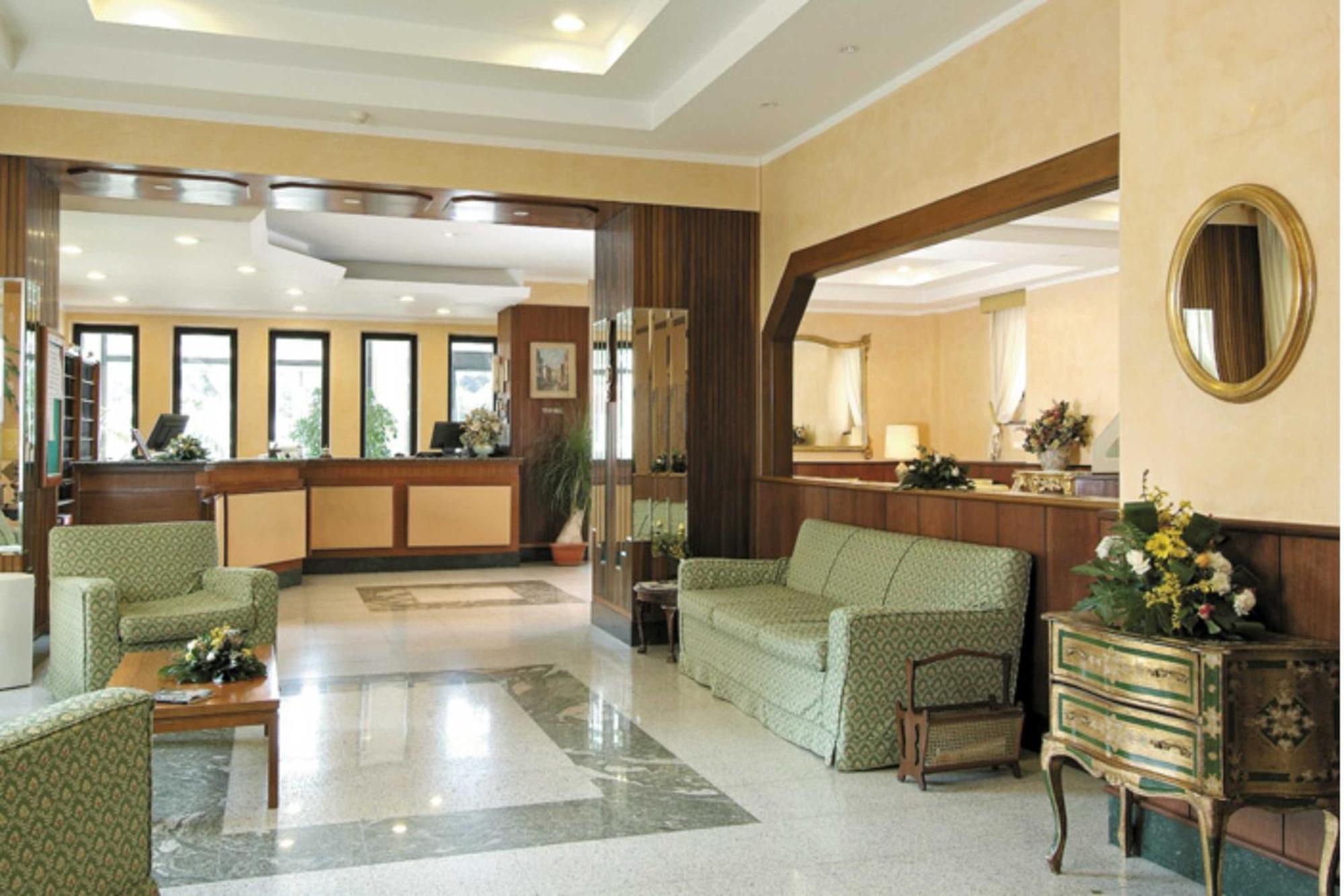 American Hotel ปอซซุออลี ภายนอก รูปภาพ