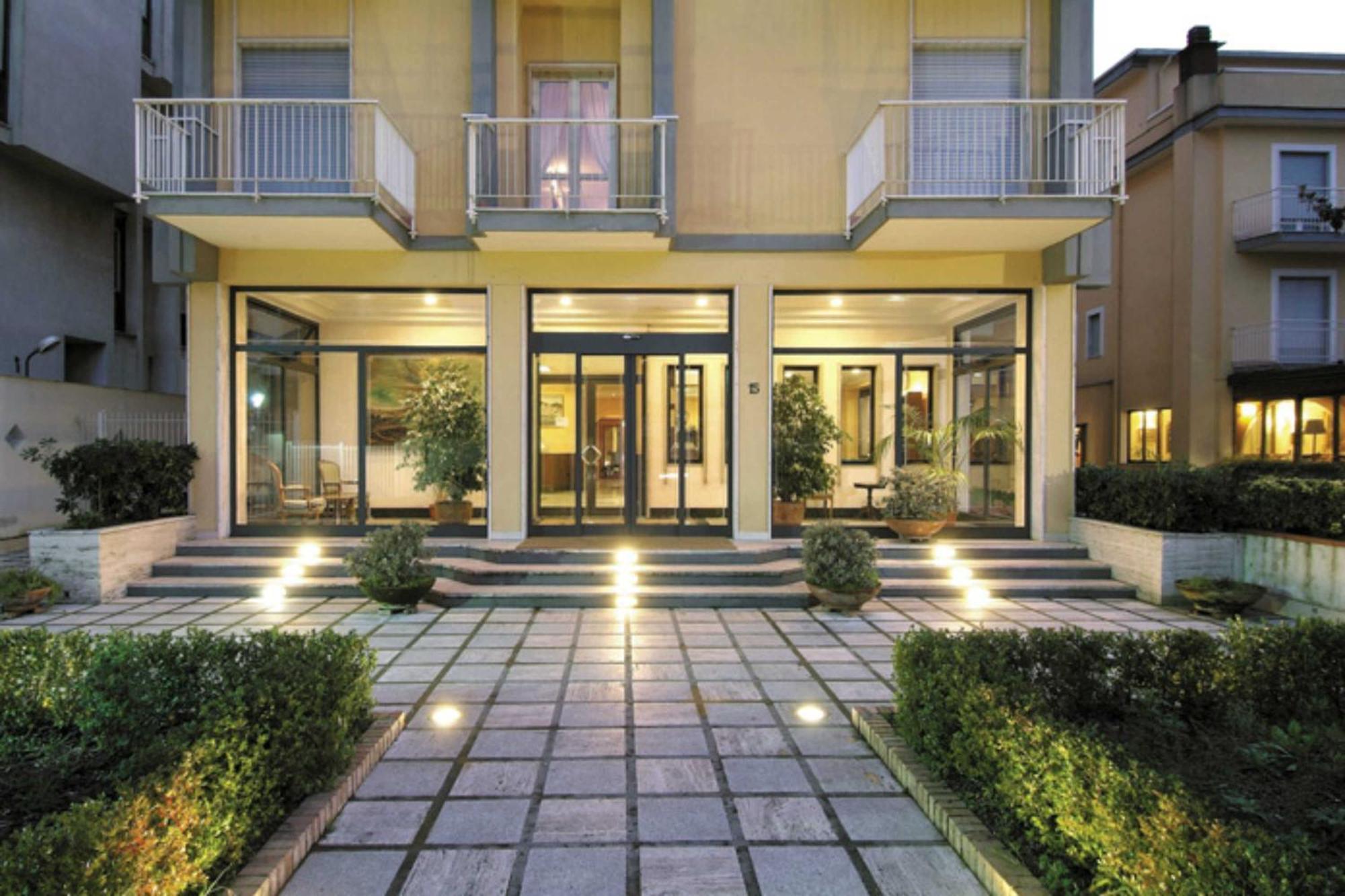 American Hotel ปอซซุออลี ภายนอก รูปภาพ
