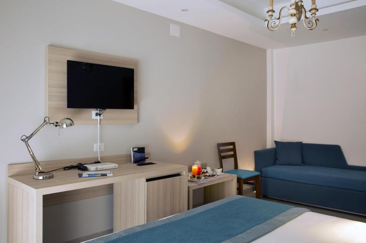 American Hotel ปอซซุออลี ภายนอก รูปภาพ