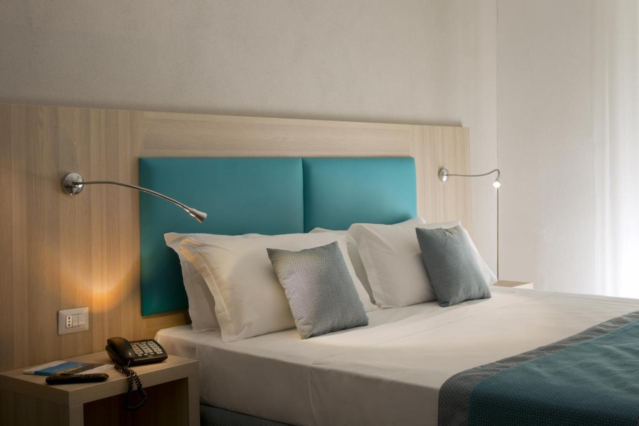 American Hotel ปอซซุออลี ภายนอก รูปภาพ