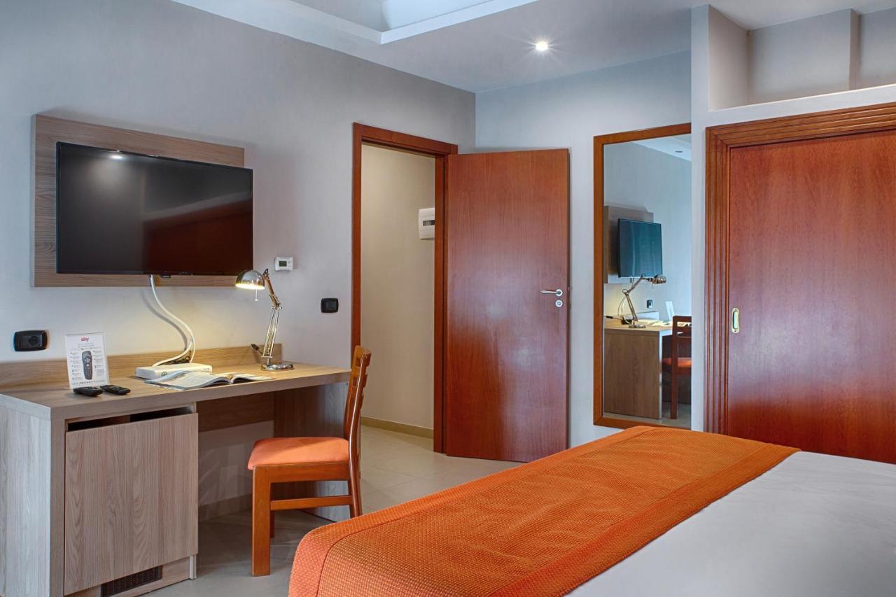 American Hotel ปอซซุออลี ภายนอก รูปภาพ