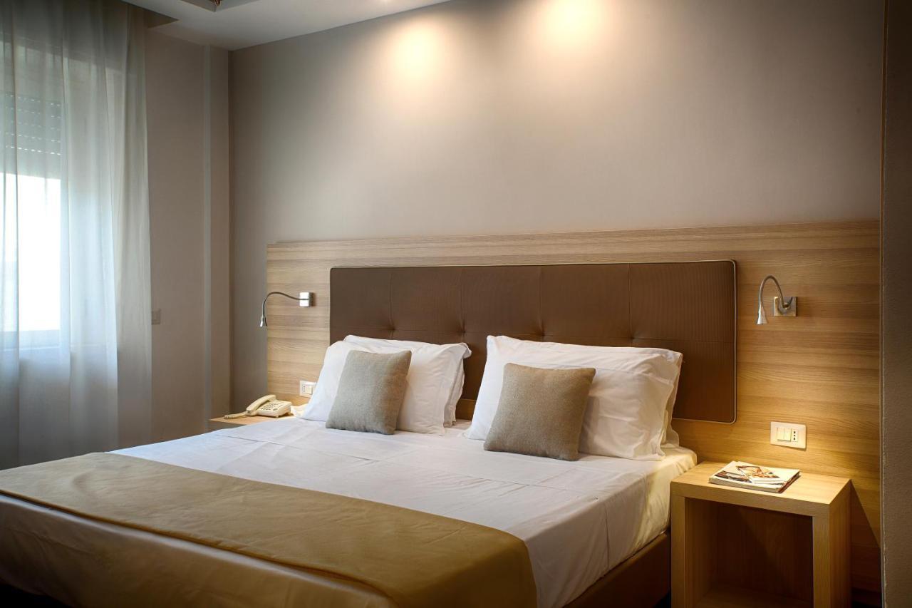 American Hotel ปอซซุออลี ภายนอก รูปภาพ